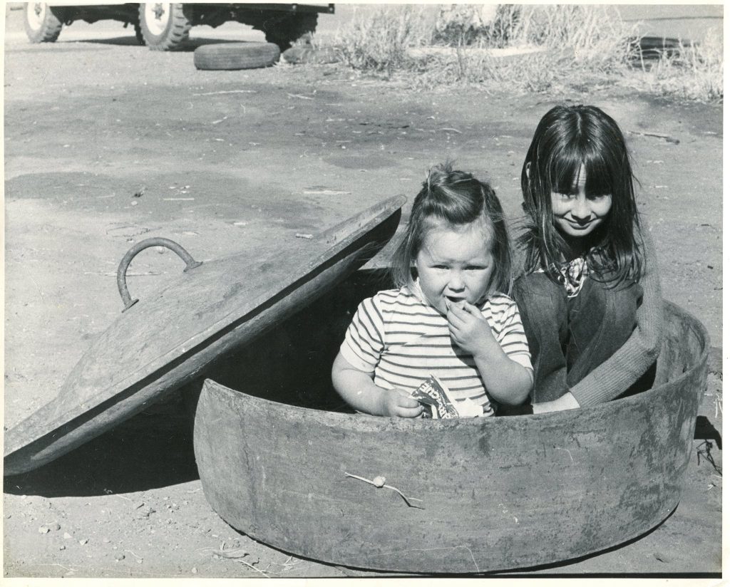 Alexandria downs camp oven at the Frewena Road House in 1975 | photo by Richard Eussen